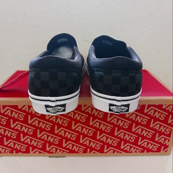 Vans - Picture 2 of 4